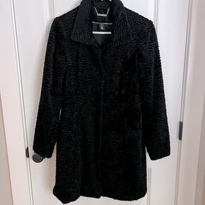 Women’s White House Black Market Faux coat. Size XS.